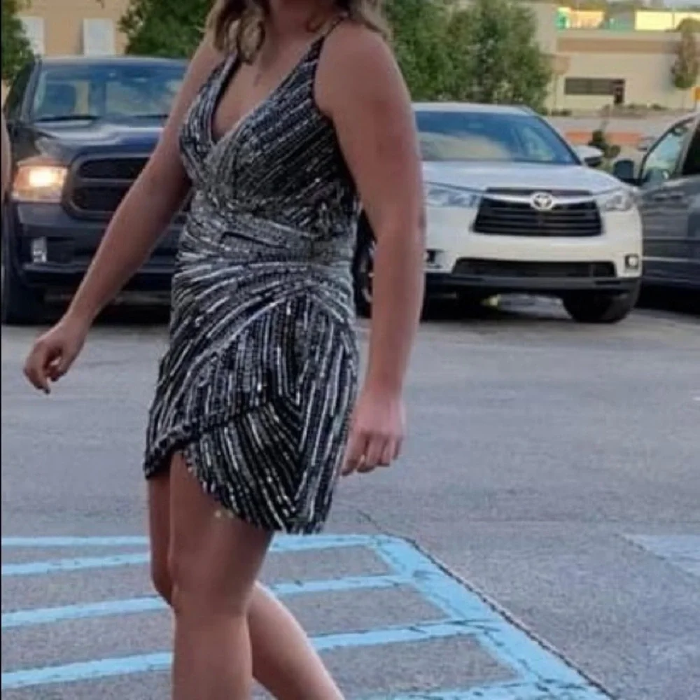 Gorgeous formal dress - Picture 3 of 10